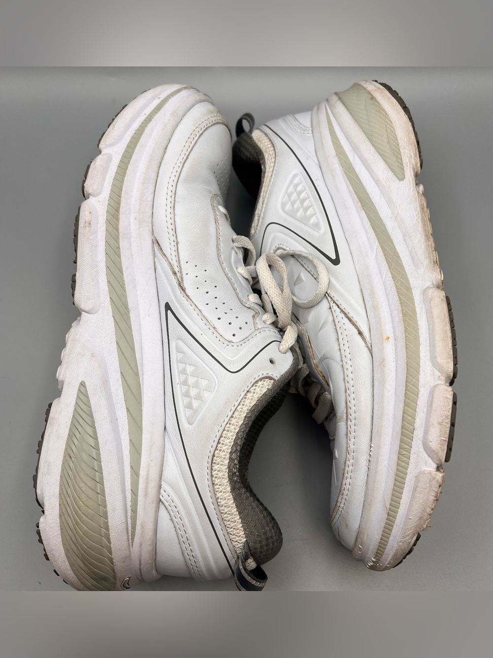 Hoka One One Bondi LTR white sneakers running athletic size 8 very good cond